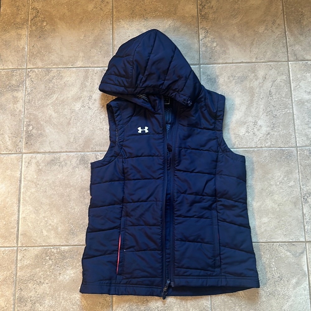 Under armour size medium hooded vest